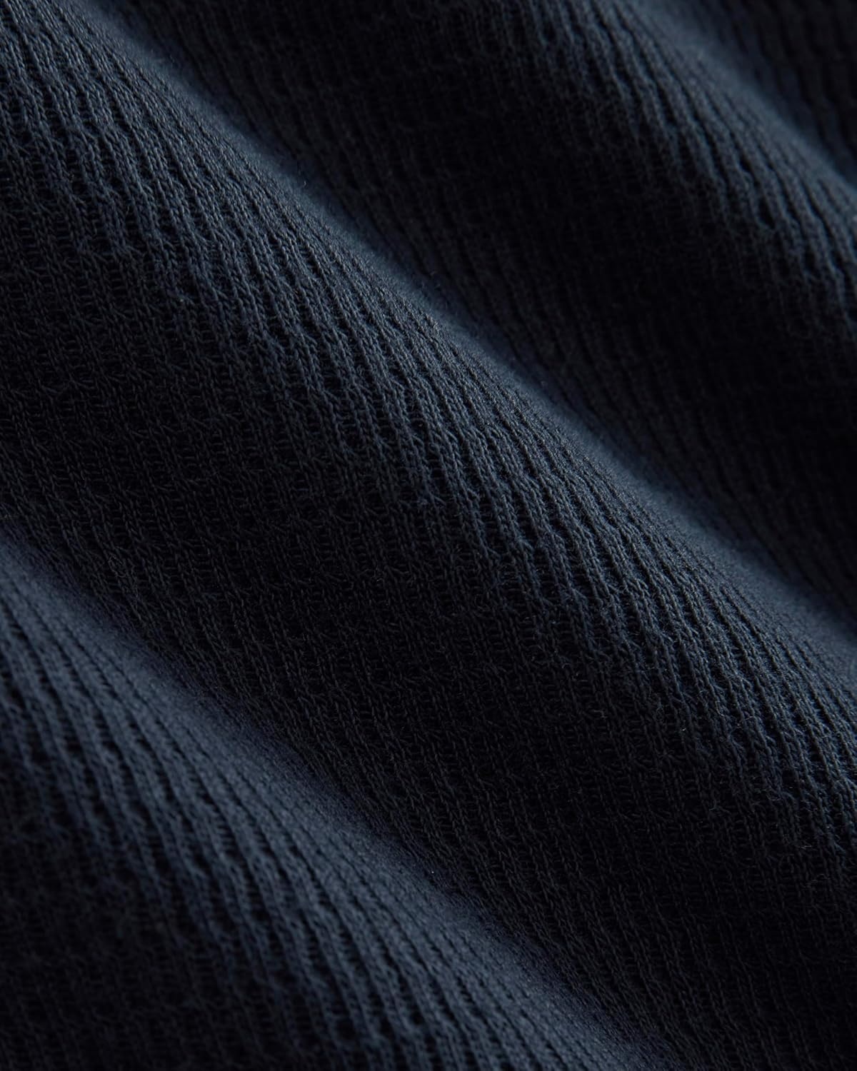 image:imageEverlane Mens Everlane Thermal Henley in Cozy WaffleNavy