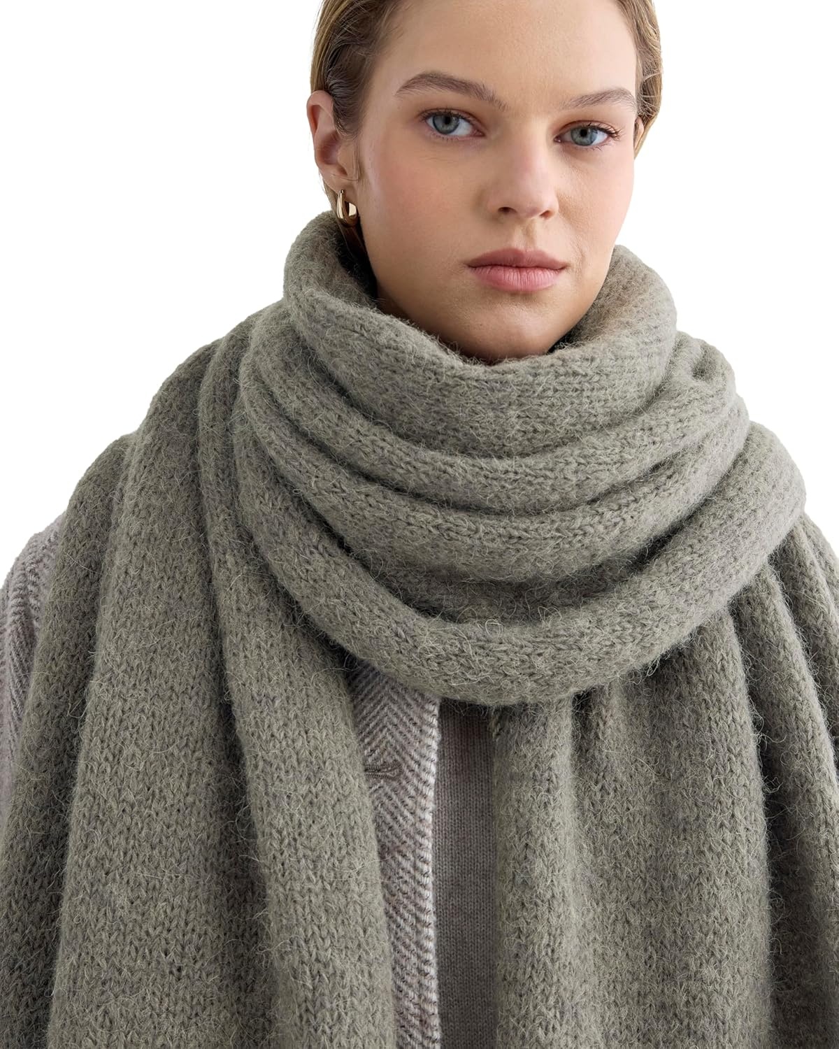 image:imageEverlane Plush Alpaca ScarfMid Grey Heather Bone