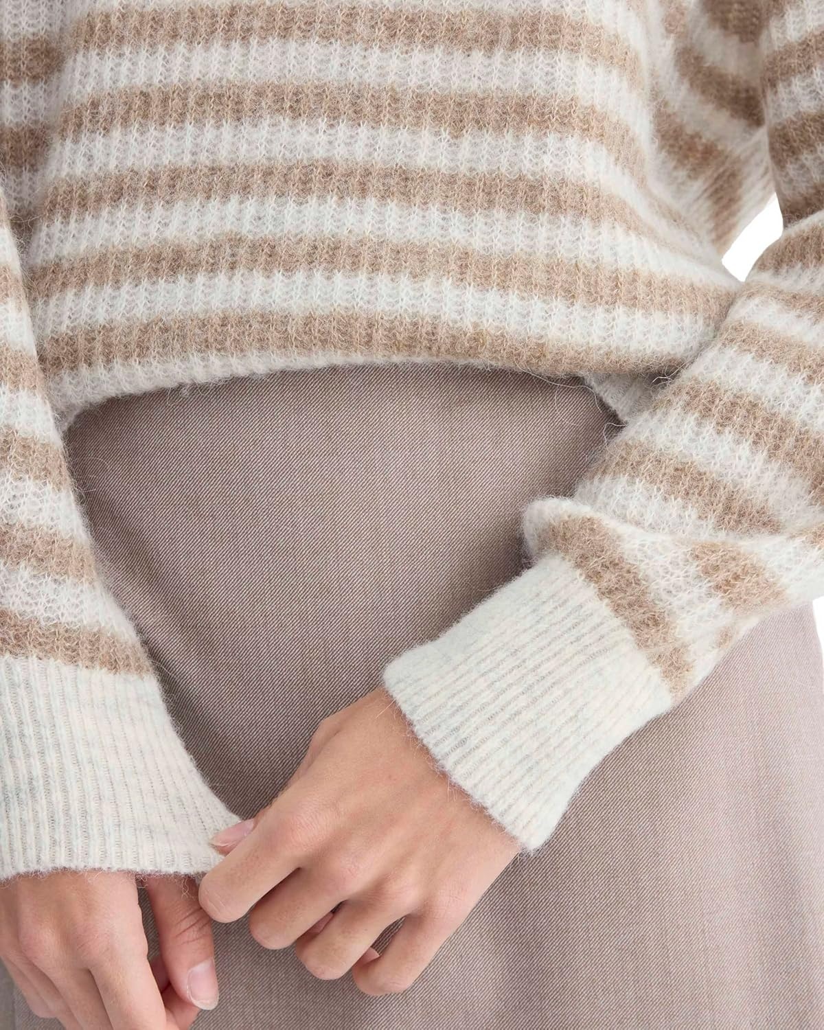 image:imageEverlane Womens Everlane The Cocoon Crew in AlpacaMallow HeatherCamel