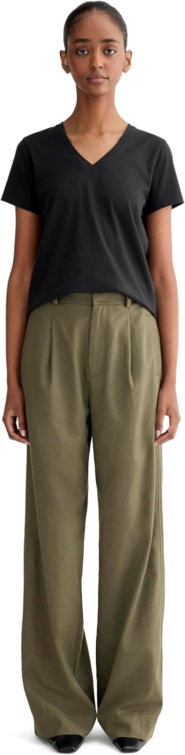 image:imageEverlane Womens The Slim VNeck Tee in Essential CottonBlack